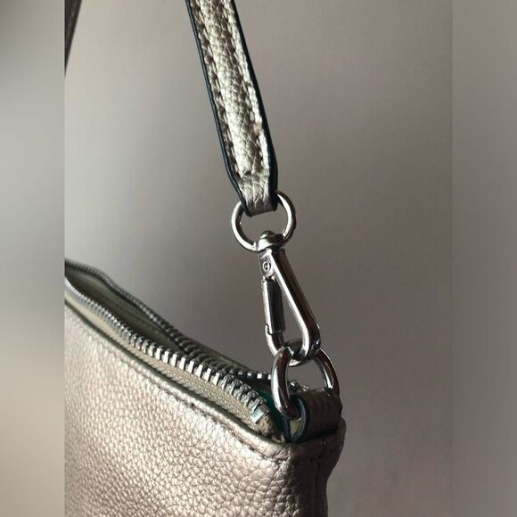 ♦️ Dana Buchman | Cute Silver Wristlet - Picture 3 of 4